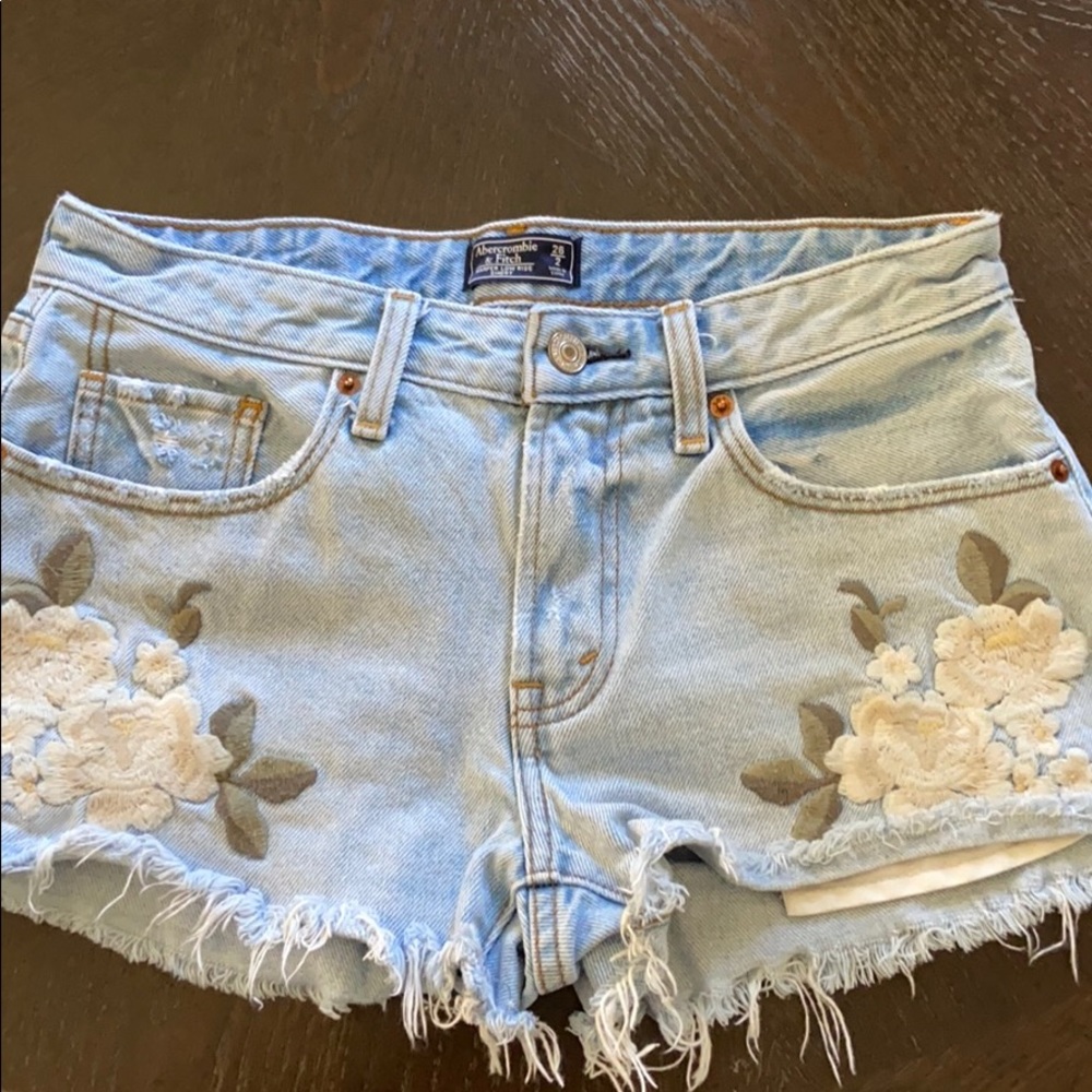 A&F Low Rise Shorts - Picture 2 of 4